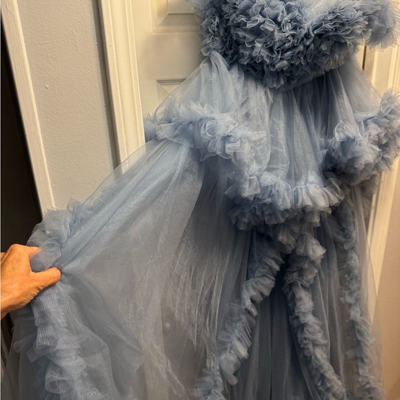 Elegant Dreamy Princess Dusty Blue Tulle Off-Shoulder Maternity Photoshoot Dress - Picture 13 of 16